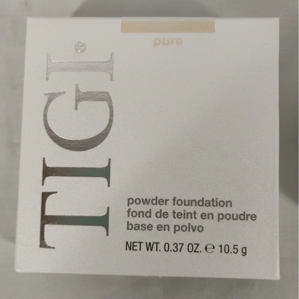 NEW TIGI‎ Professional Cosmetics PURE Powder Foundation in Mirrored Compact USA